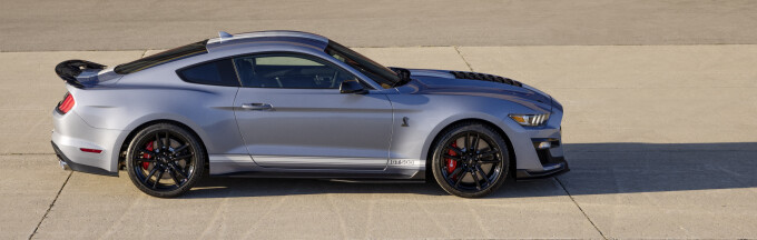 2022-Ford-Mustang-Shelby-GT500-Heritage-Edition_10b7dedf9c43a2fb58.jpg