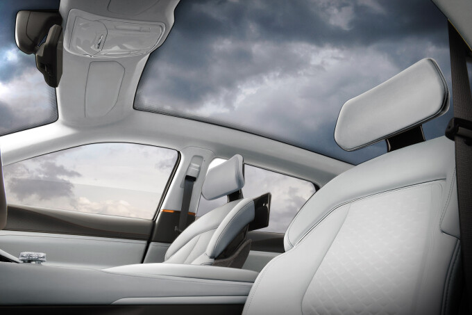 Functional and ambient lighting helps the driver and passengers create a personalized inner sanctum,