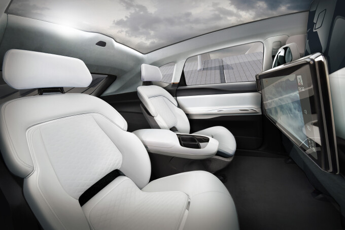 The modern and spacious interior of the Chrysler Airflow Concept is also accented by a light and cal