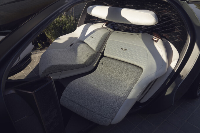 Cadillac-Halo-Concept-InnerSpace-0228f74bed34c395551.jpg