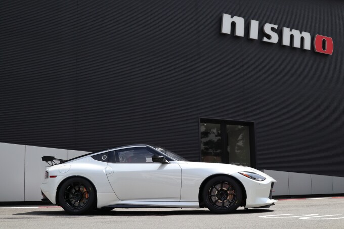 2023-nissan-z-nismo-racing-car-unveiled-will-race-next-month-187580_1c9610faa3f12eff8.md.jpg