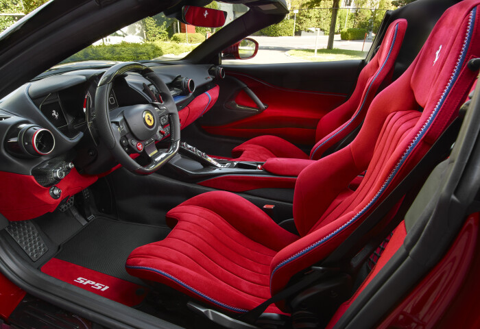 Ferrari_SP51_88ababdce0d03eb03.jpg