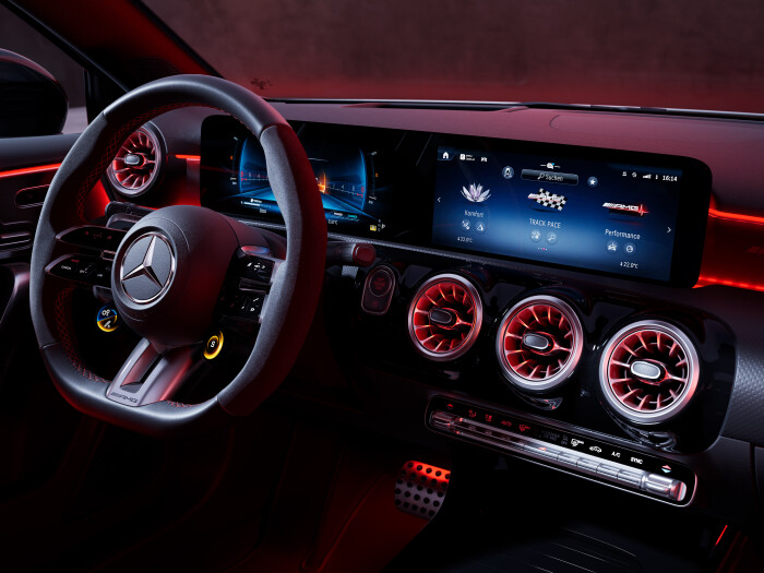Der neue Mercedes-AMG A 35 4MATIC (Kraftstoffverbrauch kombiniert (WLTP): 8,68,2 l/100 km, CO2-Emiss
