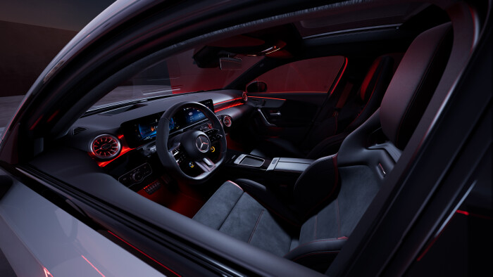 Der neue Mercedes-AMG A 35 4MATIC (Kraftstoffverbrauch kombiniert (WLTP): 8,68,2 l/100 km, CO2-Emiss