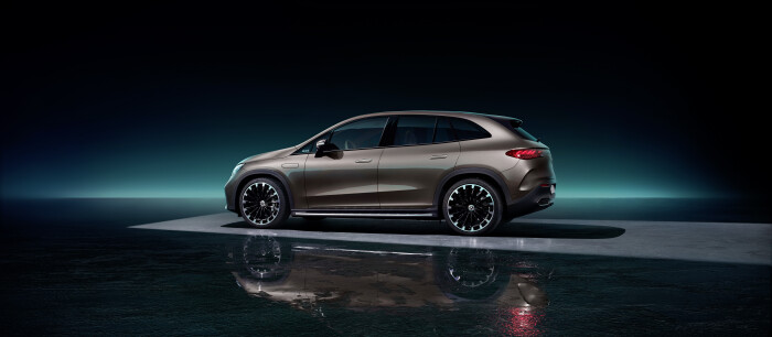 Mercedes-EQ. EQE SUV. AMG Line Exterior, Night Package, Velvet brown metallic, 22" AMG multi-spoke l