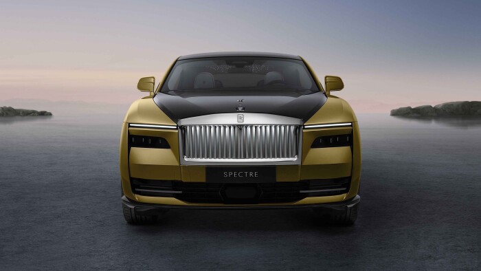 3 SPECTREUNVEILED–THEFIRSTFULLY ELECTRICROLLS ROYCE FRONT
