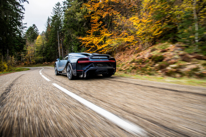 15 BUGATTI CHIRON Profilee