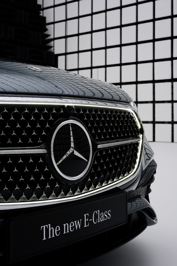Die neue E-Klasse: Khlergrill mit Black-Panel-hnlicher Flche // The new E-Class: Radiator grille with black panel-like surface