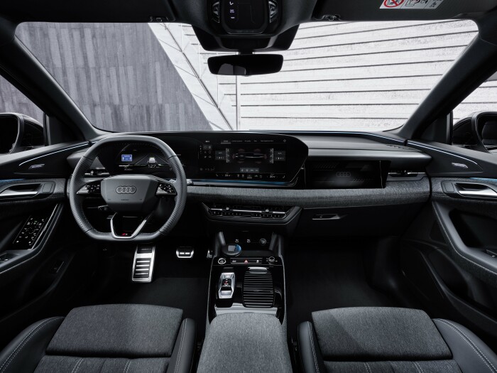 Audi Q6 model series: The interior's three-dimensional structure creates a spatial architecture perfectly tailored to the occupants, both in terms of design and ergonomics.