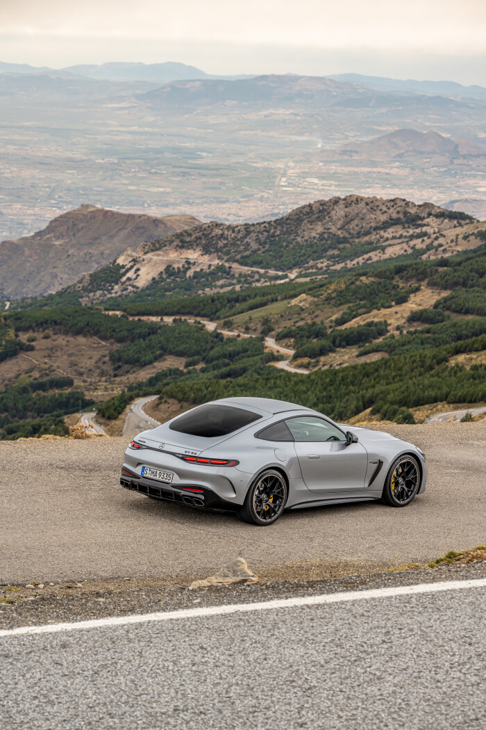 The new Mercedes-AMG GT Coupe_Cirrus Silver