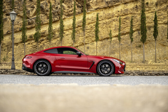 The new Mercedes-AMG GT Coupe_MANUFAKTUR Patagonia Red Metallic