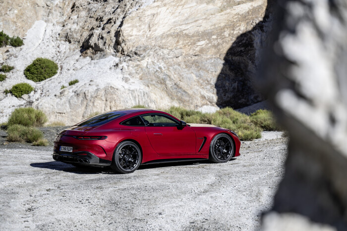 The new Mercedes-AMG GT Coupe_MANUFAKTUR Patagonia Red Metallic