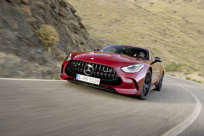 The new Mercedes-AMG GT Coupe_MANUFAKTUR Patagonia Red Metallic