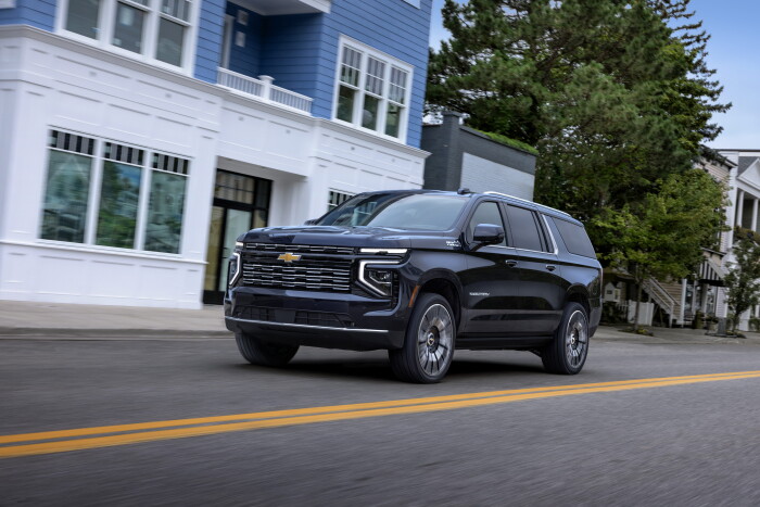 Front 3/4 dynamic shot of the 2025 Suburban High Country
