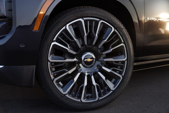 Detail shot of 24-inch wheels on the 2025 Suburban High Country