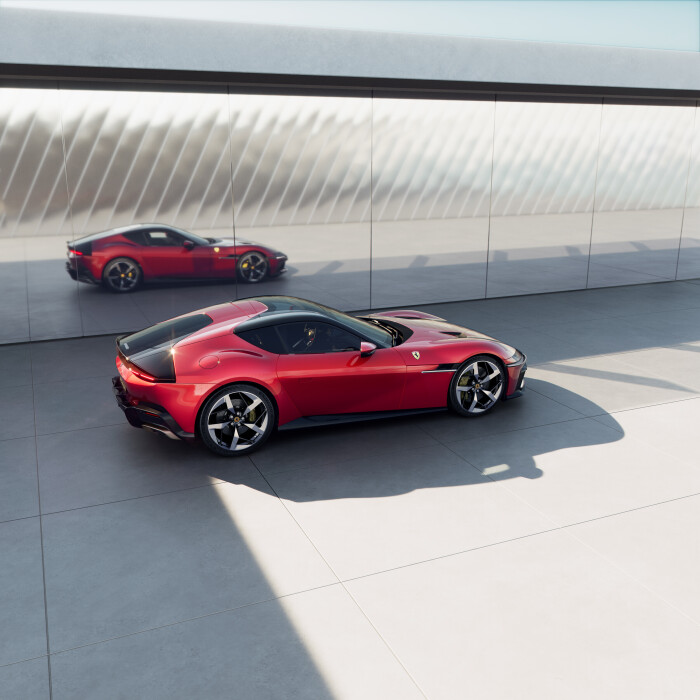 New Ferrari V12 ext 02 Design red