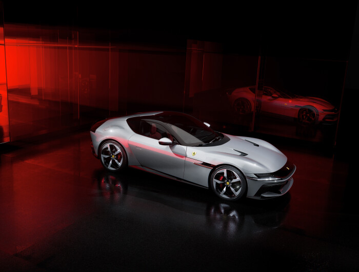 New Ferrari V12 ext 02 Design white