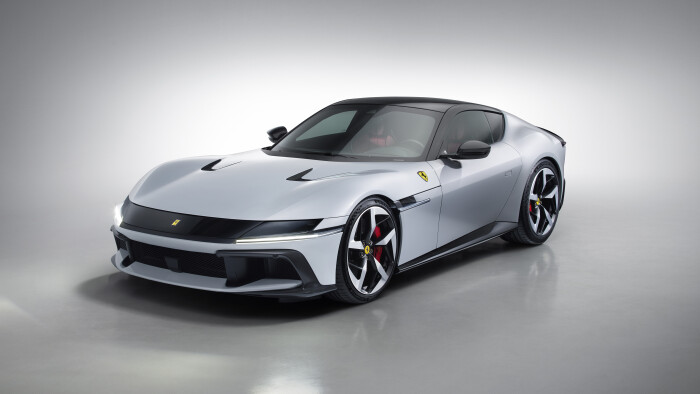 New_Ferrari_V12_ext_03_white_media415c3124ca111c8c.jpeg