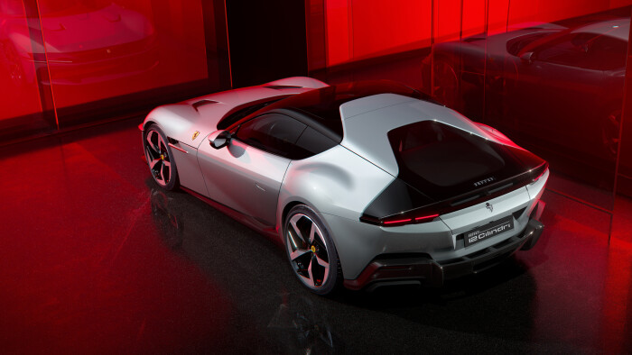 New_Ferrari_V12_ext_04_Design_white_media9bbb29dca5fe4209.jpeg