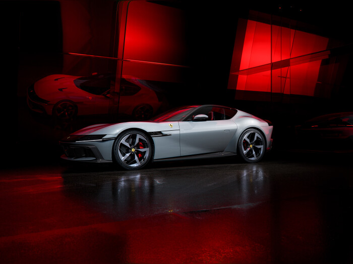 New_Ferrari_V12_ext_05_Design_white35c577596c3e4d66.jpeg