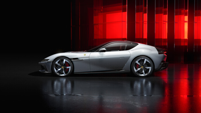 New_Ferrari_V12_ext_07_Design_white_mediaee97484895e1b4c1.jpeg