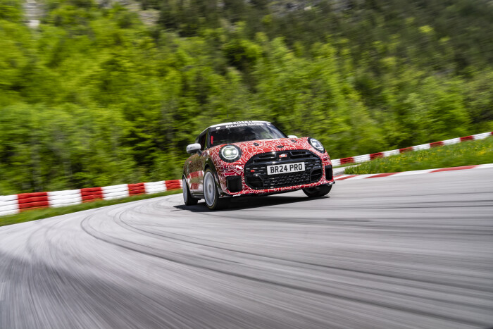 P90549847_highRes_mini-john-cooper-wor49b0efd5b9f3f8c8.jpg