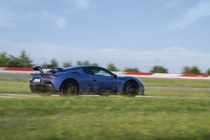 MaseratiGT2Stradale_02e3f645fdd1d97c7a.jpg