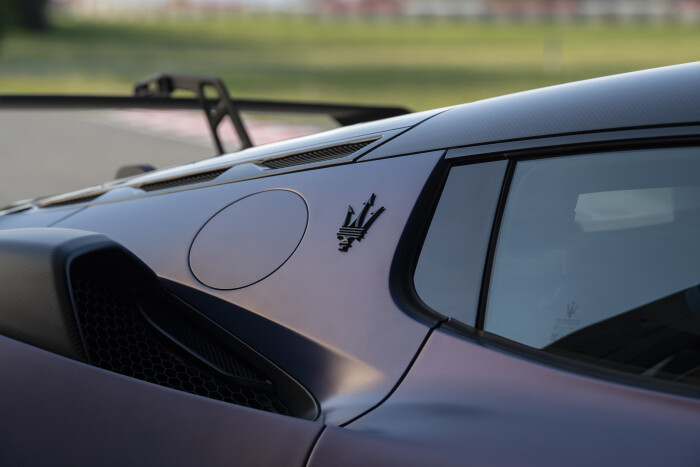 MaseratiGT2Stradale_10685b73b83563bf61.jpg