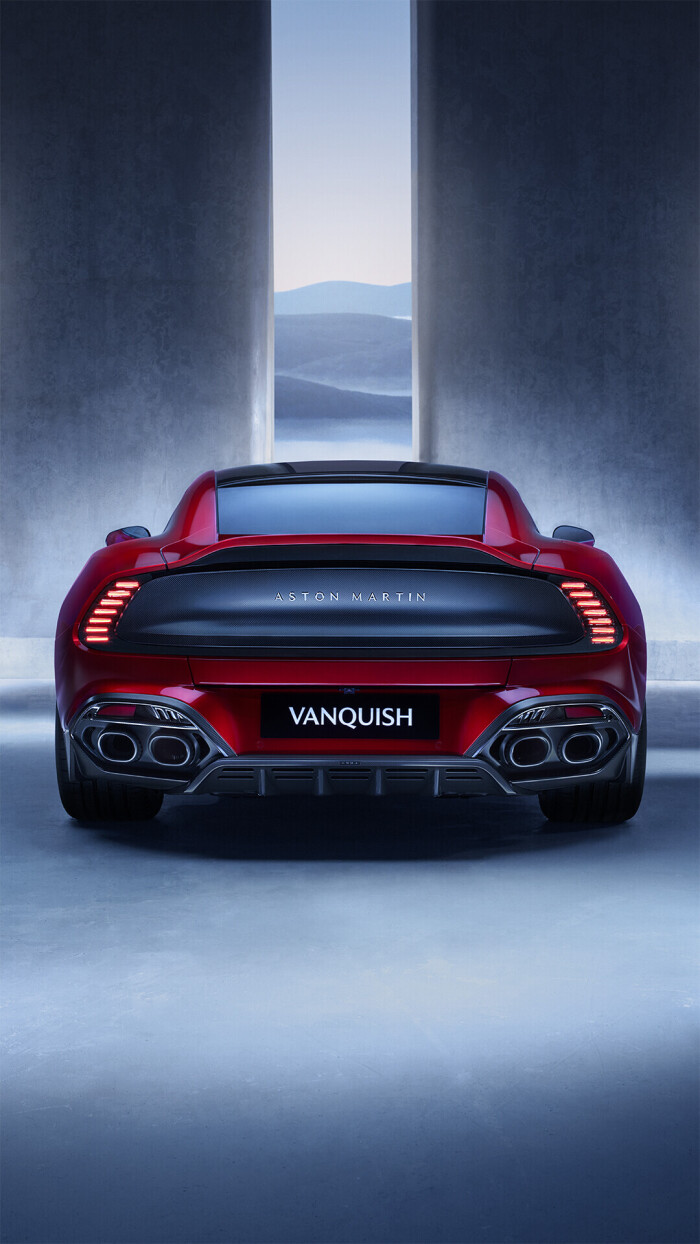 AstonMartinVanquish_319c3368f842bfce96.jpg