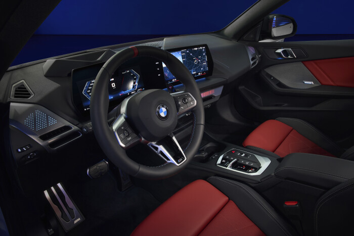 The_new_BMW_M235_xDrive_Gran_Coupe_-_Interior-357afa5b8fd8e6229.jpg