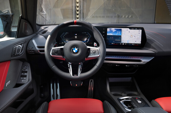 The_new_BMW_M235_xDrive_Gran_Coupe_-_Interior-5bb392932b3f754a1.jpg