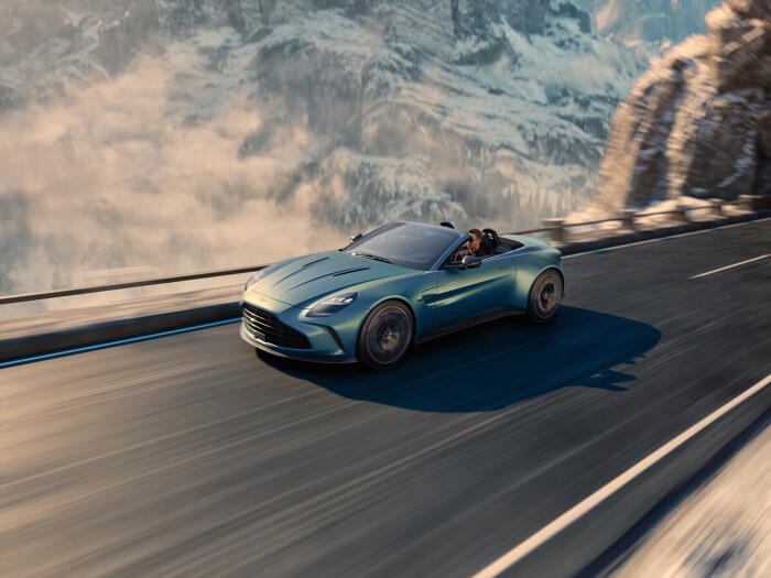 Aston-Martin-Vantage-Roadster_1c7e5f69c3c1e71b0.jpg