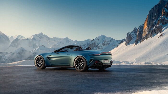 Aston-Martin-Vantage-Roadster_6e8697a072bf56779.jpg