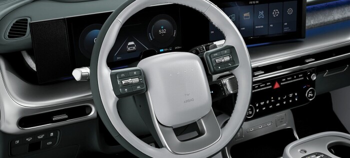 ioniq9_features_calligraphy_two_tone_steering_wheele86826951ce9dd49.jpeg